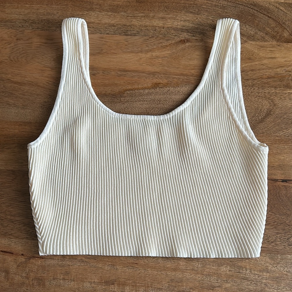COZI cream / pale yellow crop tank athleisure athletic summer top size L